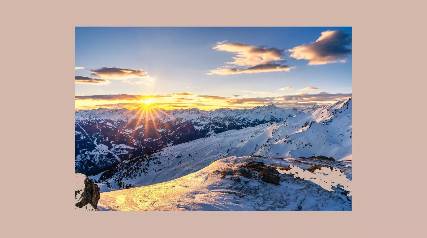 Sonneaufgang Himmel und Berge im Winter